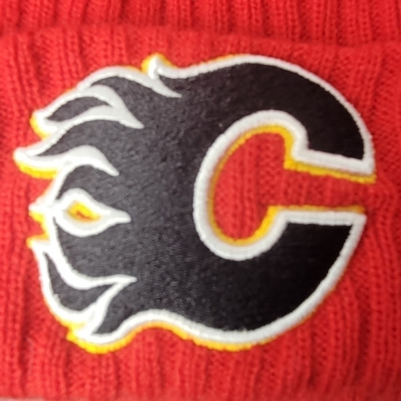 Nhl Calgary Flames Touque. NWT - Picture 2 of 4
